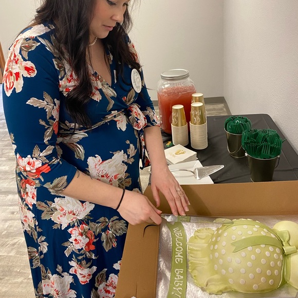 Floral dress (maternity friendly) - Picture 3 of 3